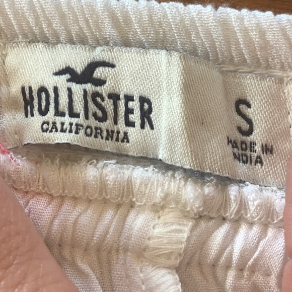 Hollister Floral Shorts White Red Flower Smocked Waist Boho BeachWear Size SM - Picture 2 of 7